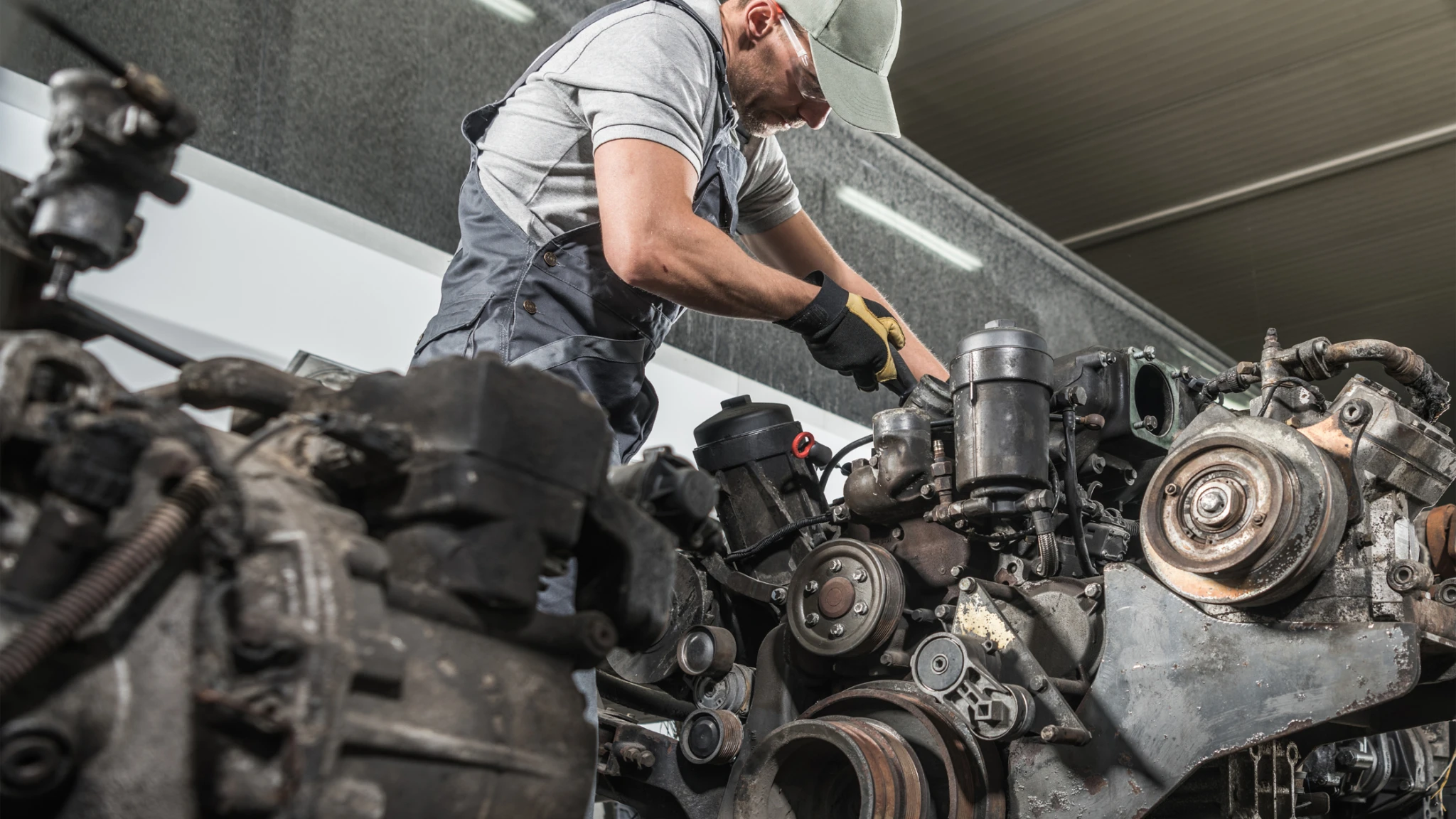Révision économique : choisir entre les pièces de moteur individuelles et les kits de joints complets