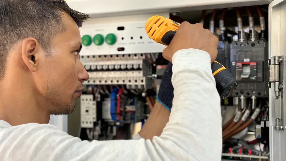 Diagnostic au multimètre : Procédure de test étape par étape pour le test du régulateur de tension automatique (AVR) du générateur